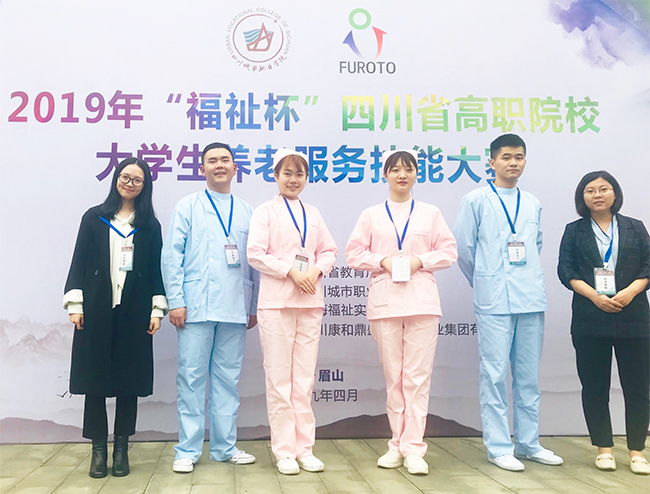 图2参赛队伍合影.jpg