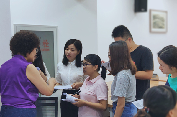 3各组学员互相交流(缩小).jpg 3各组学员互相交流(缩小).jpg
