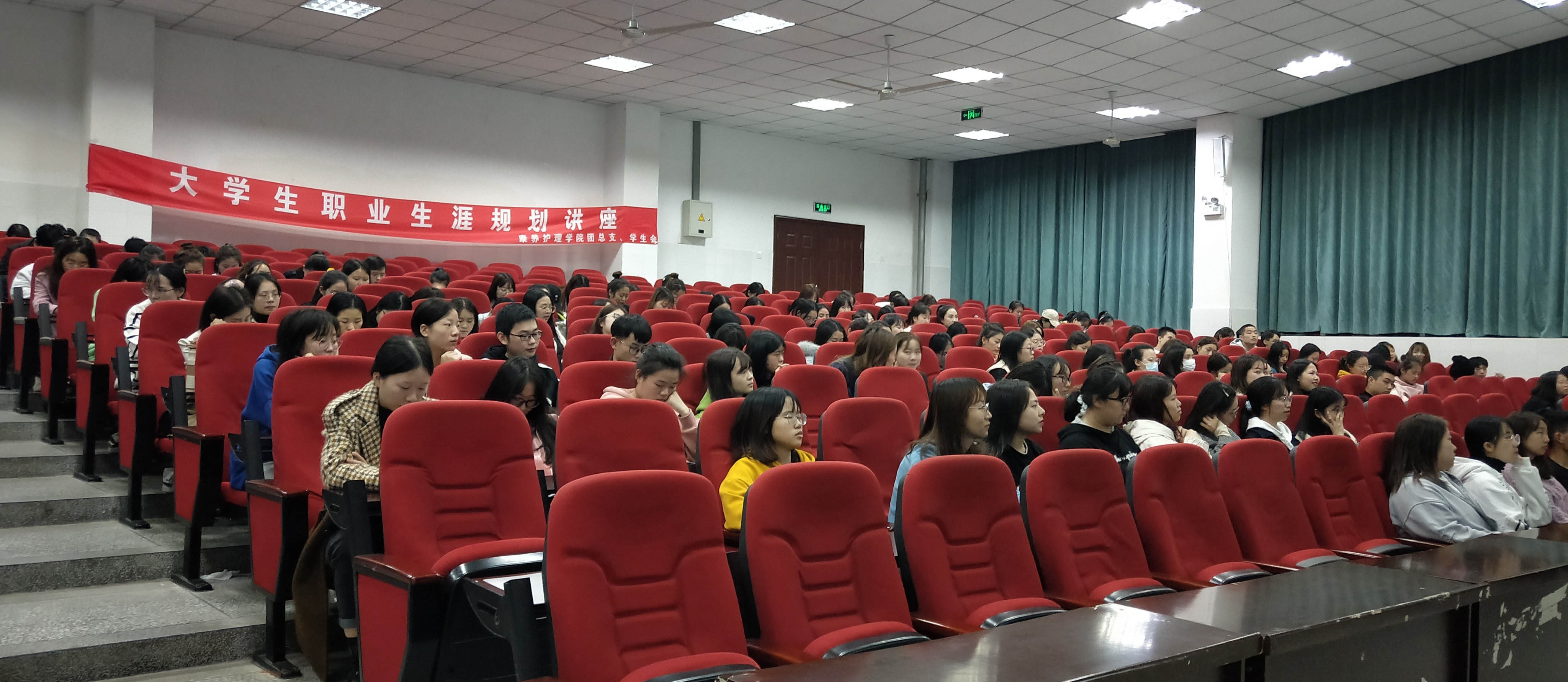 讲座现场1.jpg